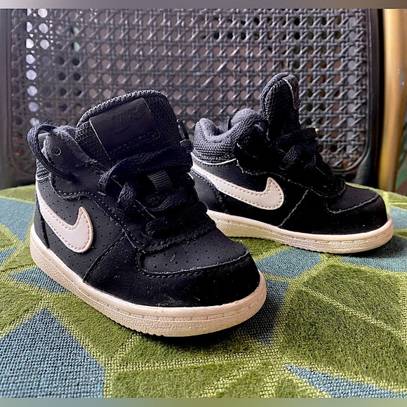 Nike Shoes Nike Size 4 Baby Unisex Black And White Poshmark